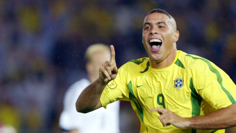  Ronaldo béo là cầu thủ tài năng có xuất thân trong gia cảnh khó khăn tại Brazil