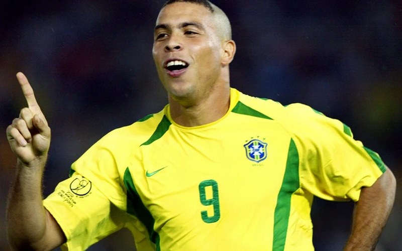 Ronaldo béo khoác áo đội tuyển quốc gia đã đoạt hai chức vô địch World Cup 